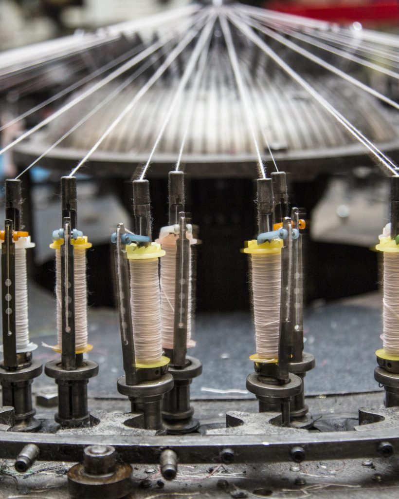 Dos fotos donde hay lo de los 70 años 2